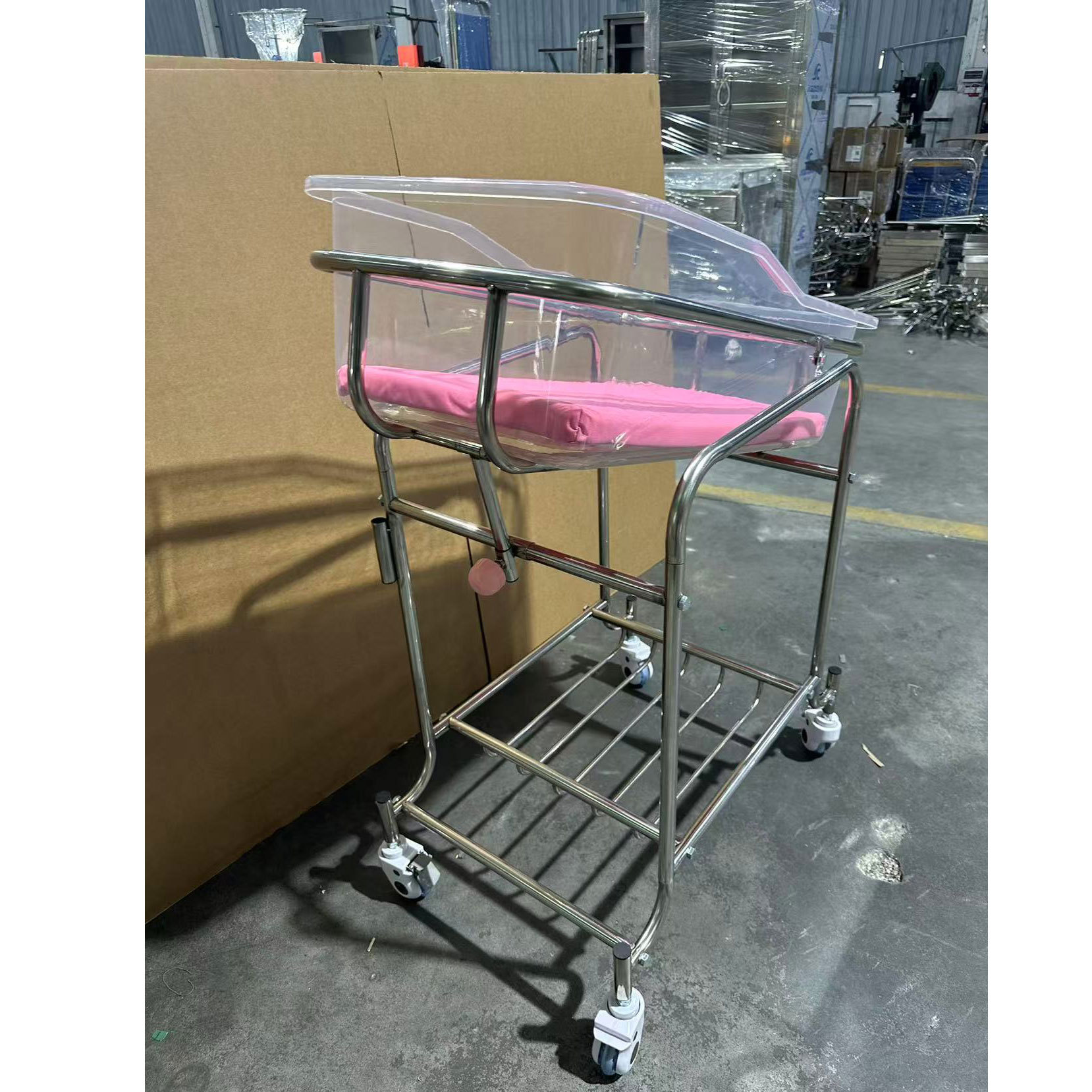 Stainless Steel Baby Bassinet  - Baby Nursery Trolley avis et prix