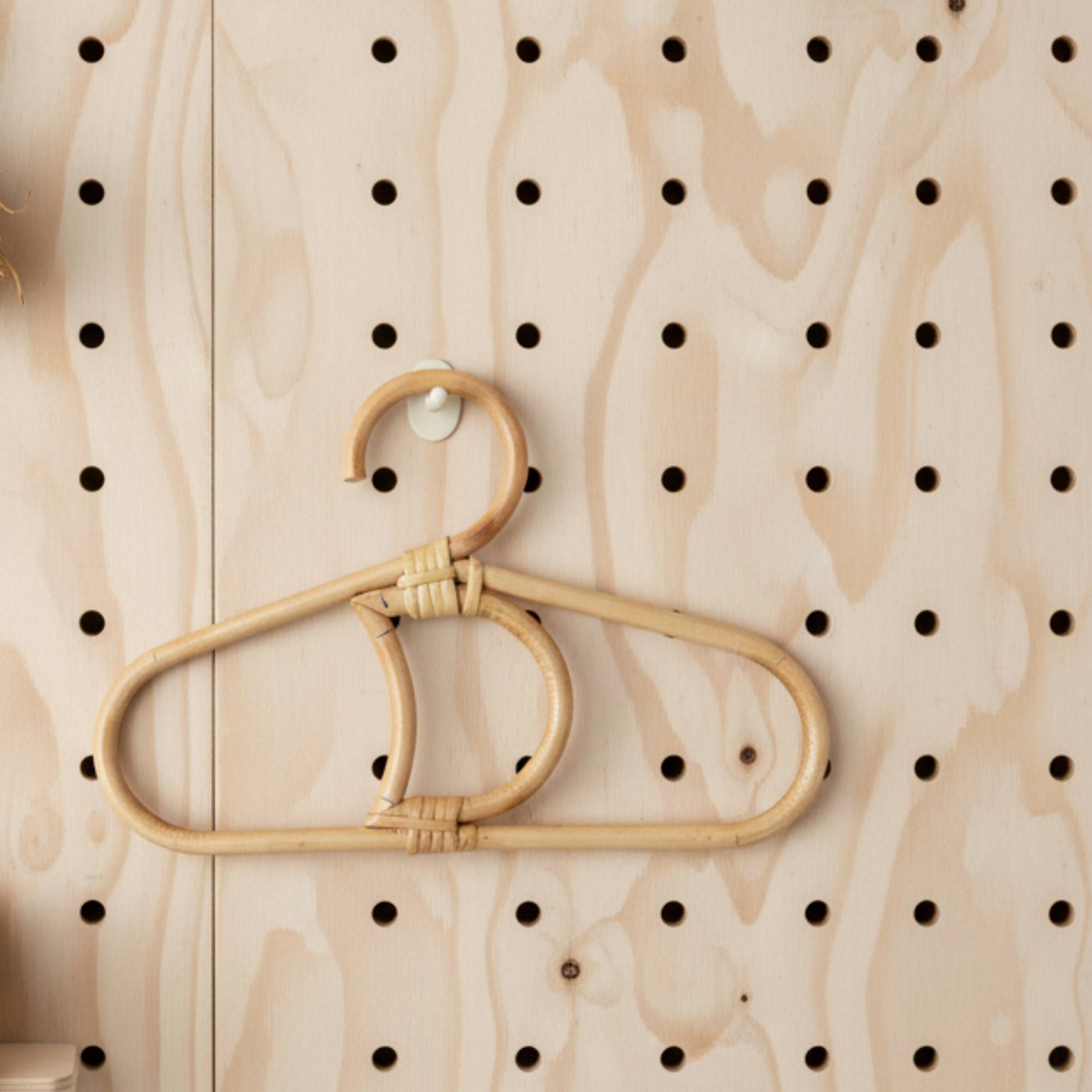 Rattan Clothes Hanger Handmade - Baby Nursery Closet avis et prix