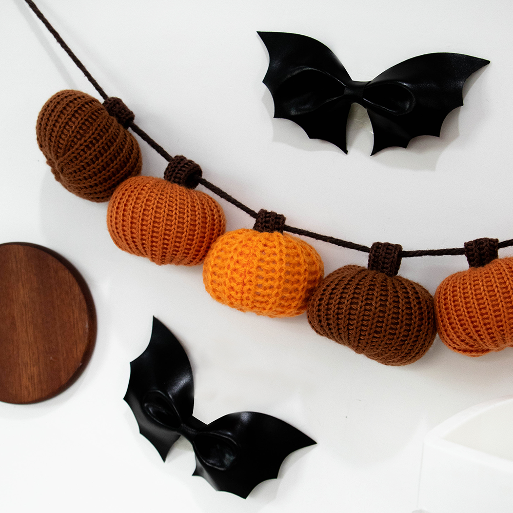Knit Pumpkin Garland for Mante - Baby Nursery Bookcase avis et prix